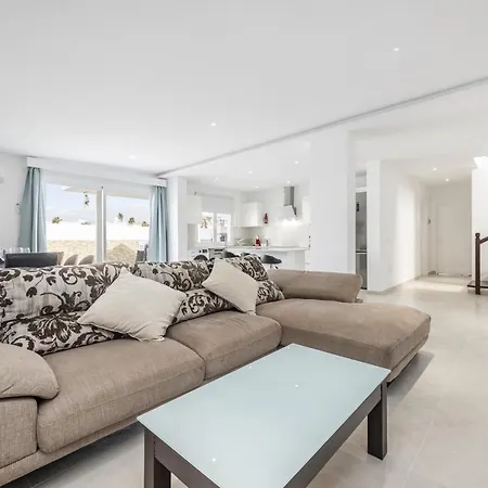 Вилла Villa Deluxe En Puerto Del Carmen