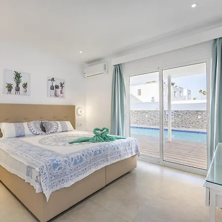 Вилла Villa Deluxe En Puerto Del Carmen